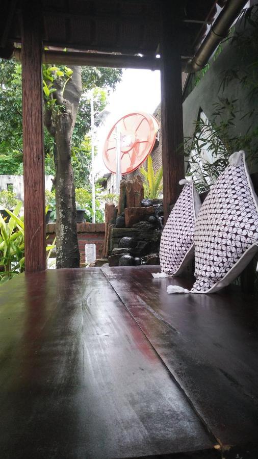 Ngampilan Backpacker Hostel ยอกยาการ์ตา ภายนอก รูปภาพ