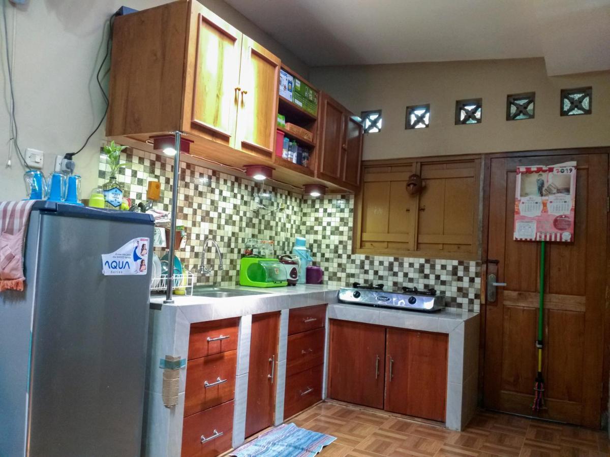 Ngampilan Backpacker Hostel ยอกยาการ์ตา ภายนอก รูปภาพ