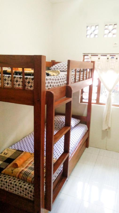 Ngampilan Backpacker Hostel ยอกยาการ์ตา ภายนอก รูปภาพ