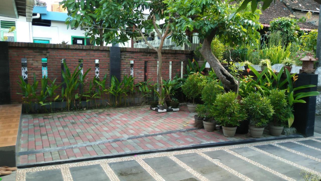 Ngampilan Backpacker Hostel ยอกยาการ์ตา ภายนอก รูปภาพ