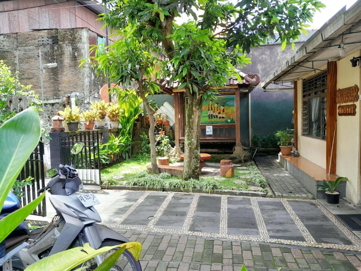 Ngampilan Backpacker Hostel ยอกยาการ์ตา ภายนอก รูปภาพ