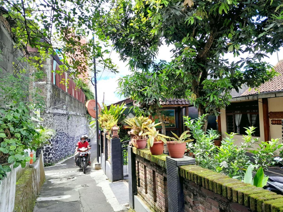 Ngampilan Backpacker Hostel ยอกยาการ์ตา ภายนอก รูปภาพ