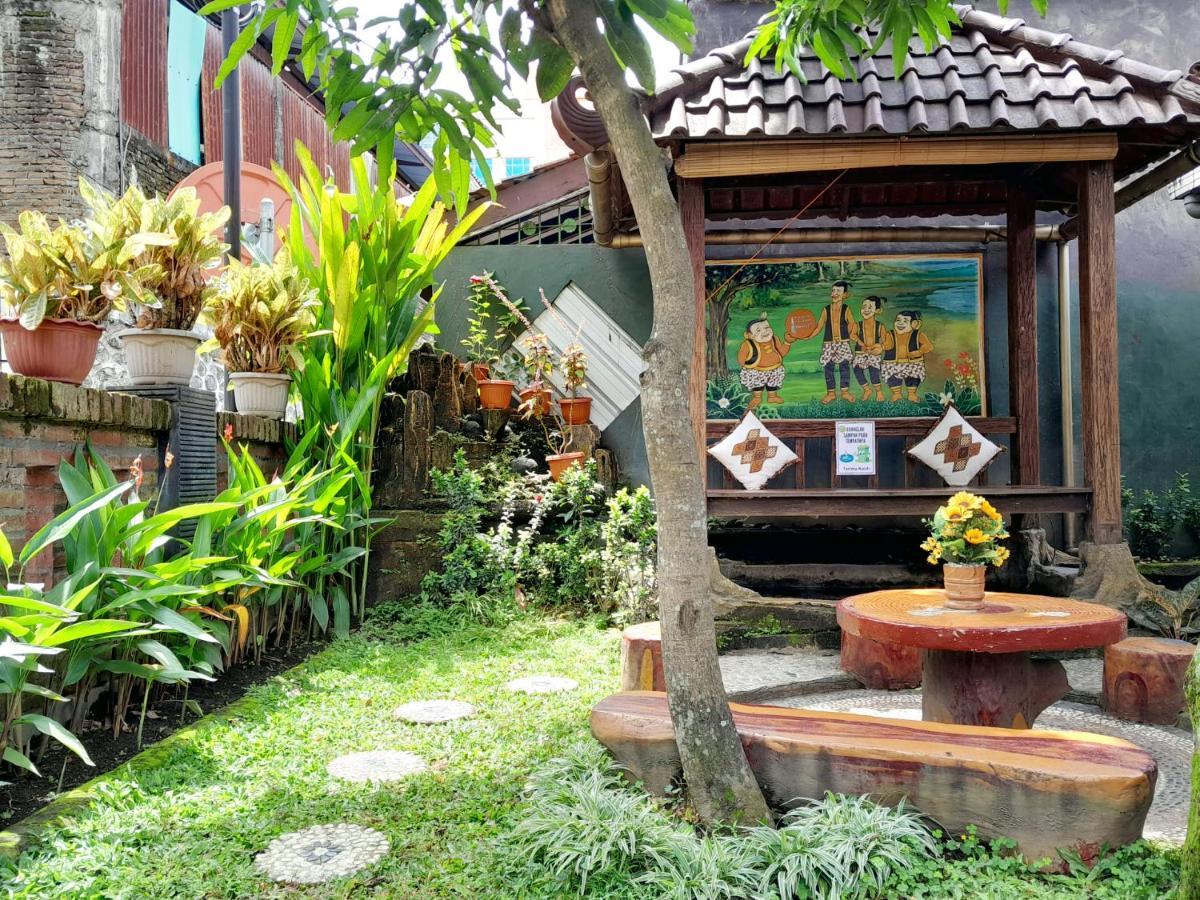 Ngampilan Backpacker Hostel ยอกยาการ์ตา ภายนอก รูปภาพ